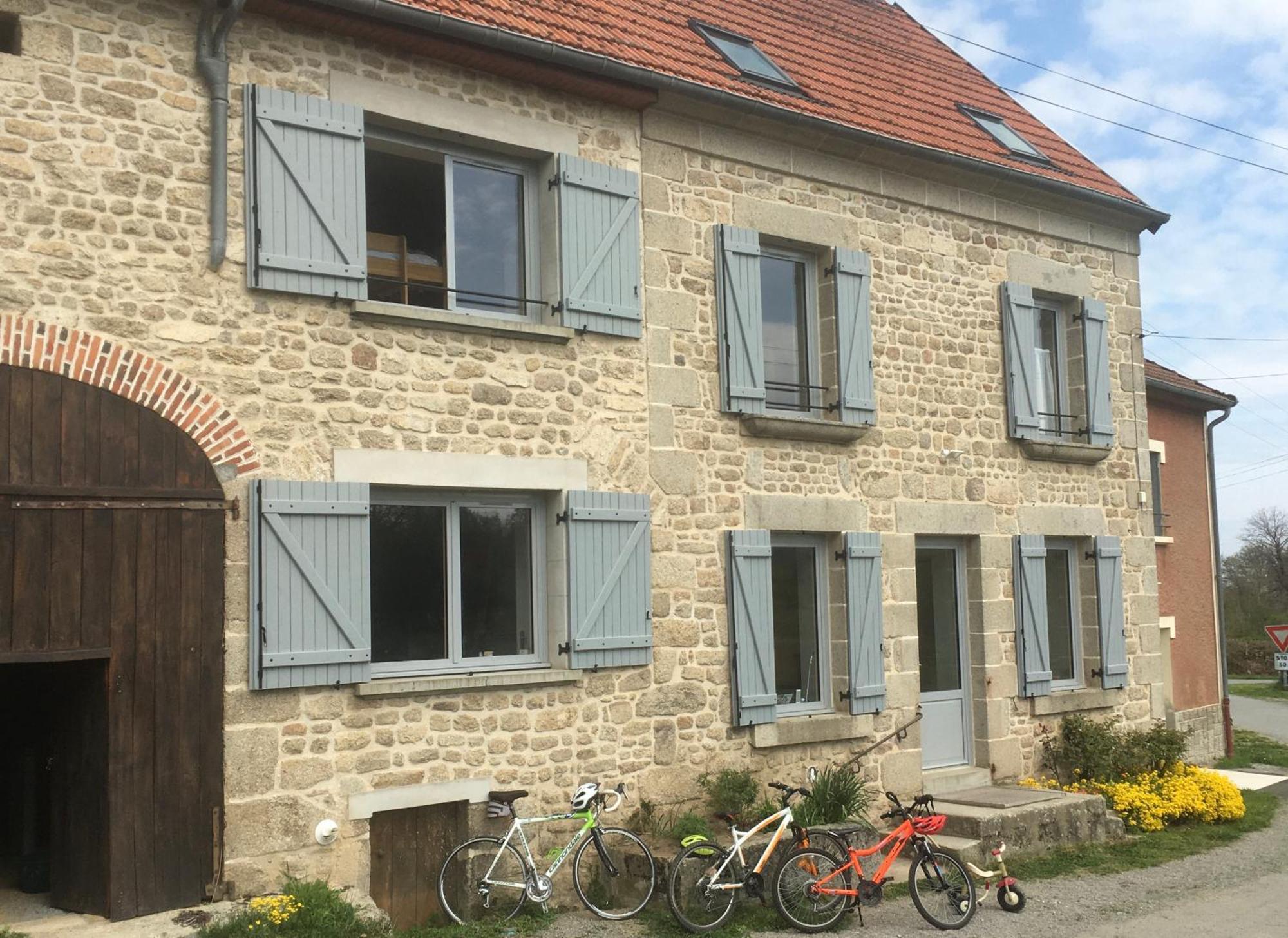Roue D'Escampette Gite D'Etape Et De Sejour Champagnat  Eksteriør billede